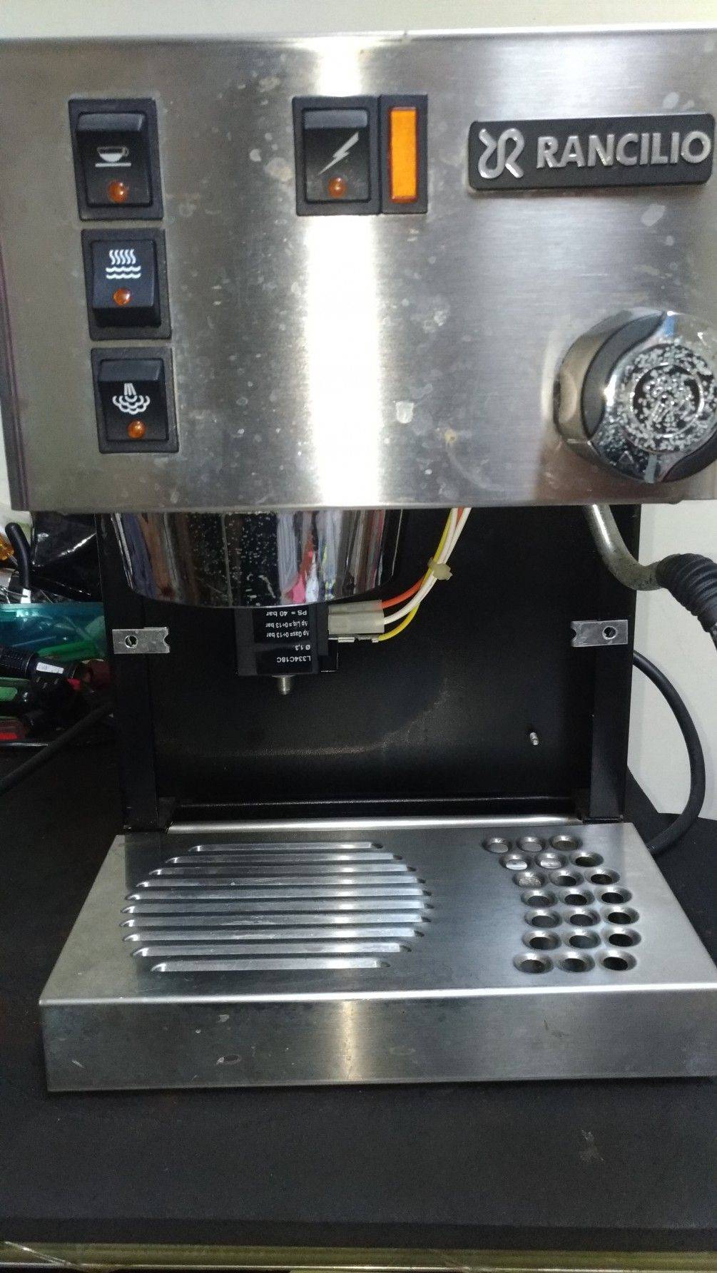 RANCILIO單孔半自動咖啡機，出水不正常，沖泡咖啡之後會滴水，零件更新，107，05，08