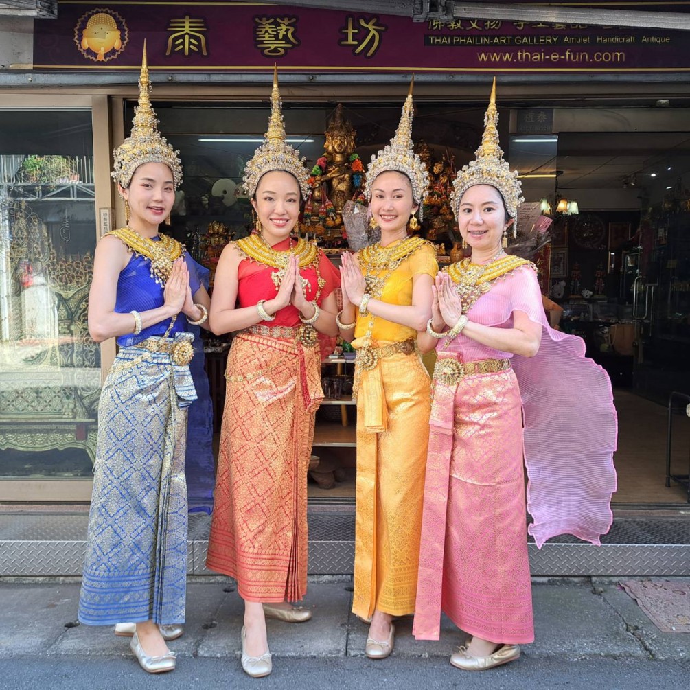 今天〔泰藝坊〕店內又有一位美女 ~ 願望實現，專程請了【 還願舞者 】 來泰藝坊跳《 還願舞 》感謝四面佛