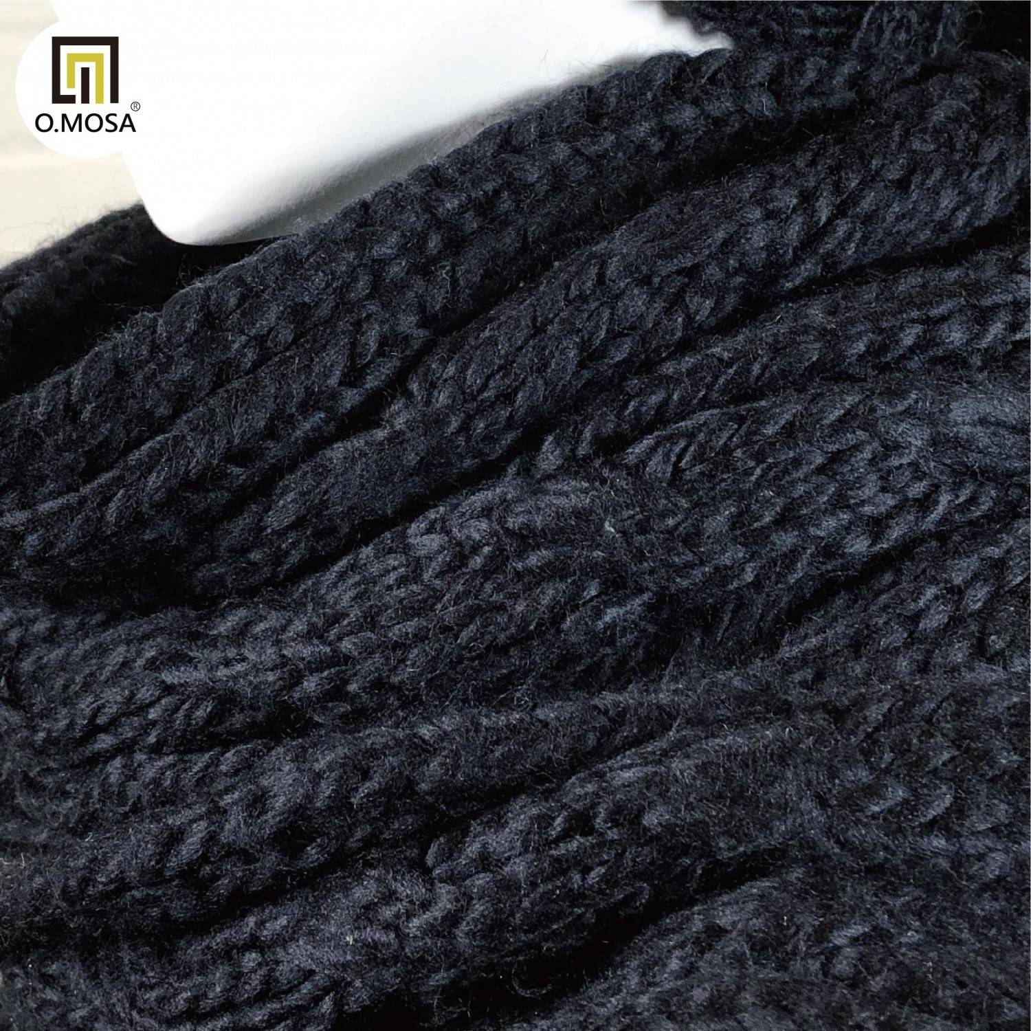 O.MOSA 羊毛粗獷手鉤麻花圍巾(經典黑)