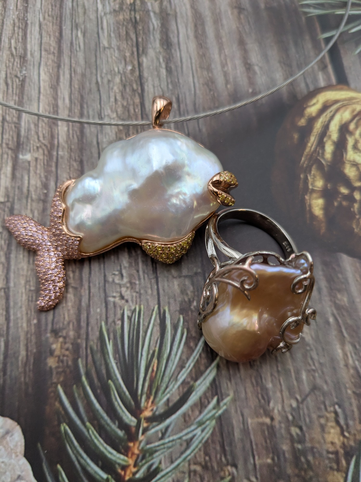 巴洛克隨形大珍珠(4cmx3cm).純銀包玫瑰金色意象鯰魚(年年有餘)項墜.+巴洛克隨形大珍珠純銀玫瑰金雙色戒套.品號G8-2-4-11764