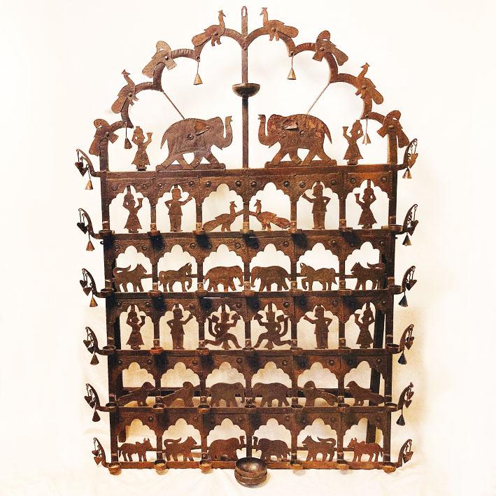 印度古文物(老件) 印度老燭台 老鐵燭台  老件收藏 34口燭台 油燈燭台 商店裝潢 擺設