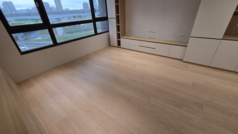 114/9/26 新北市三重區忠孝路 至臻系列IM-3105白色光漆橡木