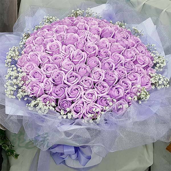 【特價花束】-《紫愛滿懷》滿天星99朵紫皂玫瑰花束