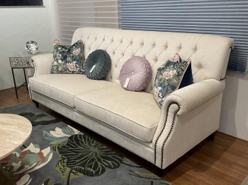 格蘭苑拉釦高背三人沙發