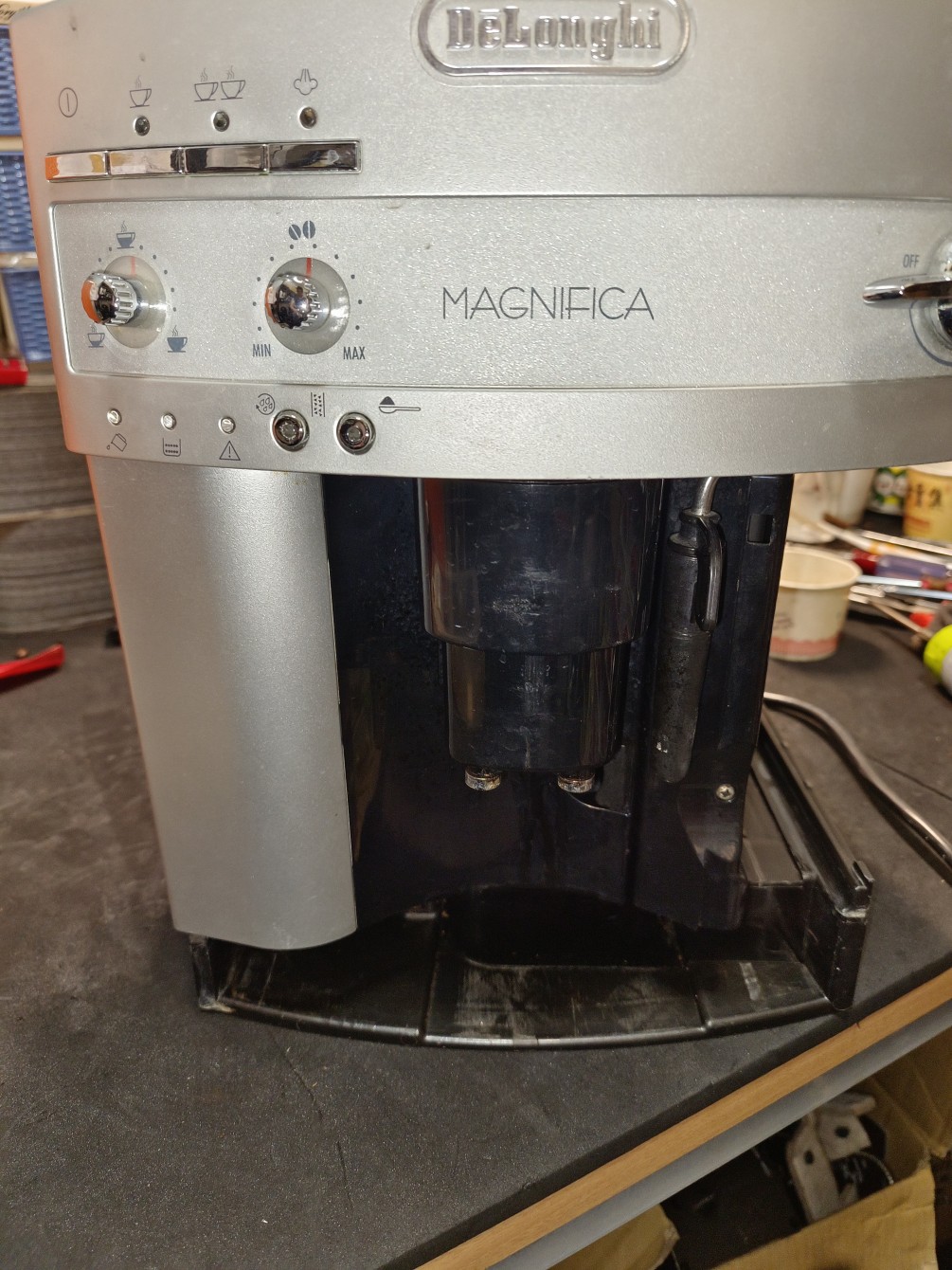 迪郎奇-3200全自動咖啡機-無法開機定位-沖泡組卡住-零件維修更新處理