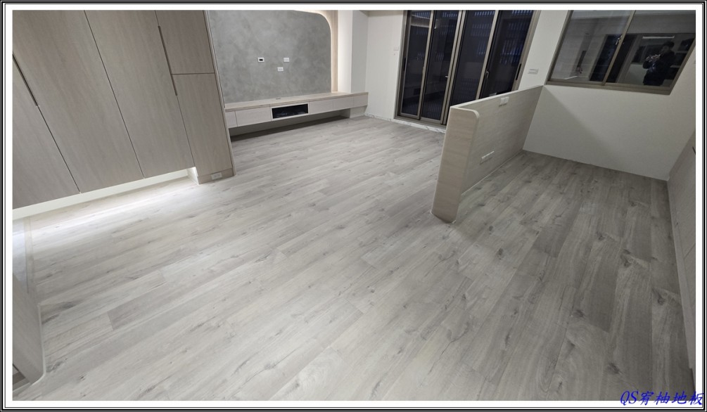 115/2/7 新北市蘆洲區民族路 至臻系列IM-1854淺色軟橡木 繆思系列MUS-5491淺色混凝土