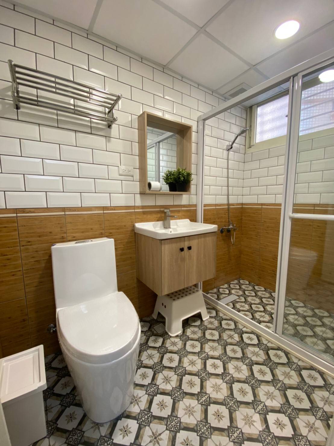 地鐵磚【HGU10202白色 亮面】商空,浴室,廚房 實景拍攝