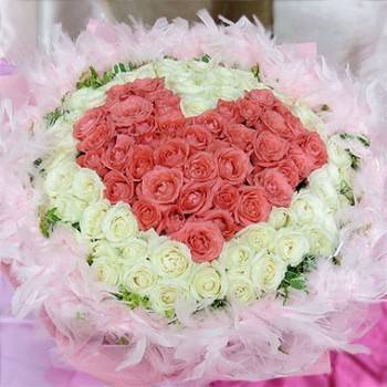 訂花推薦《粉愛你的心》99朵心型粉玫瑰+翡翠白玫瑰求婚花束