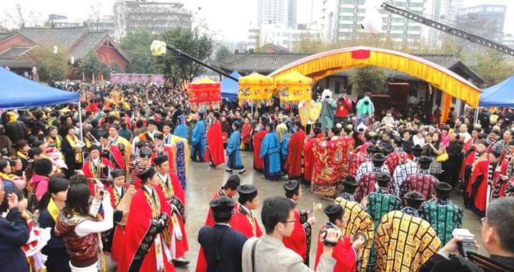 施主席您好,,11月1日,永和原住民辦感恩祭有祭司拹會及巫祖寶拹會互動,1迎 靈2娛靈,3宴靈,送靈,等文化重建之祭典程序。特邀您的蒞臨 地點:永和福和橋下藍球場。