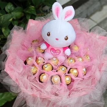 《甜蜜時光》戀愛兔30朵金莎巧克力花束