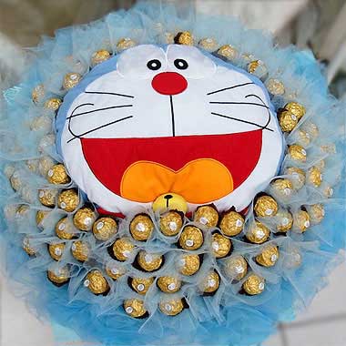 《愛的哆啦A夢》哆啦A夢玩偶+99朵金莎巧克力花束