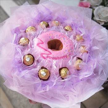 【豪華版】《愛情甜甜圈》甜甜圈玩偶+11朵金莎巧克力花束