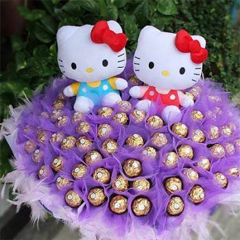 《寶貝風情》代購kitty玩偶一對+99朵金莎巧克力花束