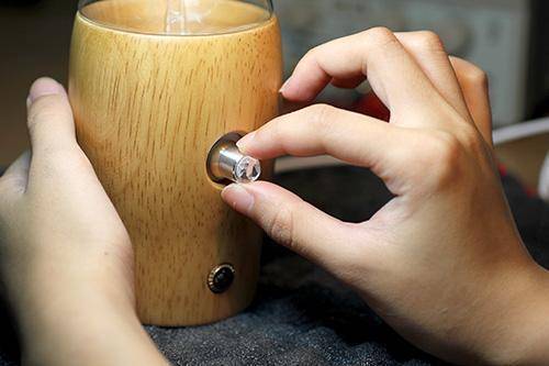 http://60.249.71.46/~webtech/web/201400414/archive/Trillia_BEEVEY_handmade_wood_essential_oil_diffuser_p26.jpg