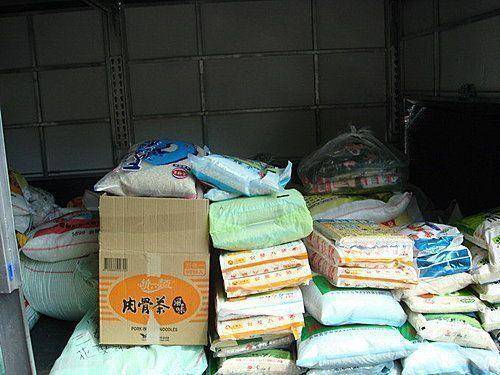 ￭ 捐贈的米和物資…