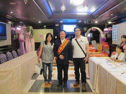 ￭ 我、總理事長謝沅瑾老師、小韋老師在餐廳門口合影